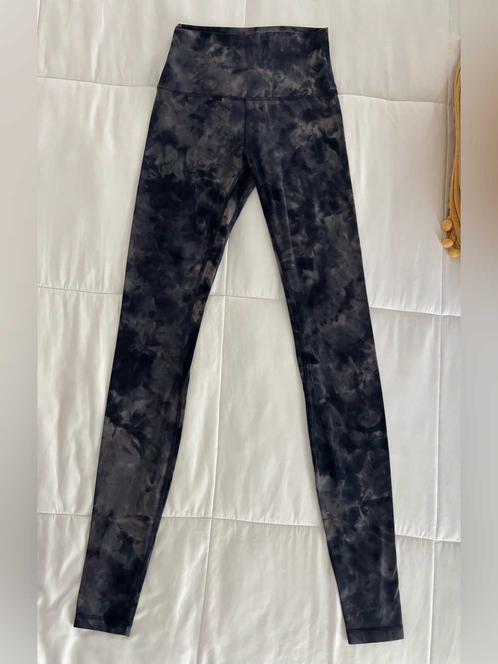 Women’s Lululemon Align Leggings
Size 4 Tall